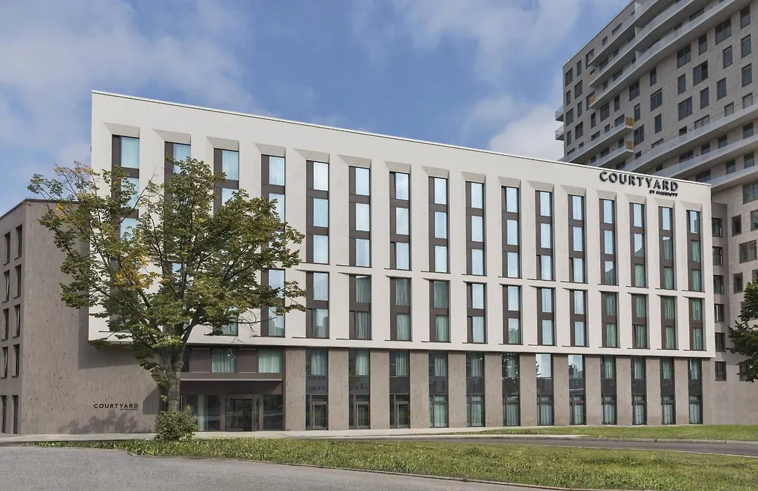 Courtyard By Marriott Hamburg City-1