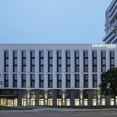 Courtyard By Marriott Hamburg City-2